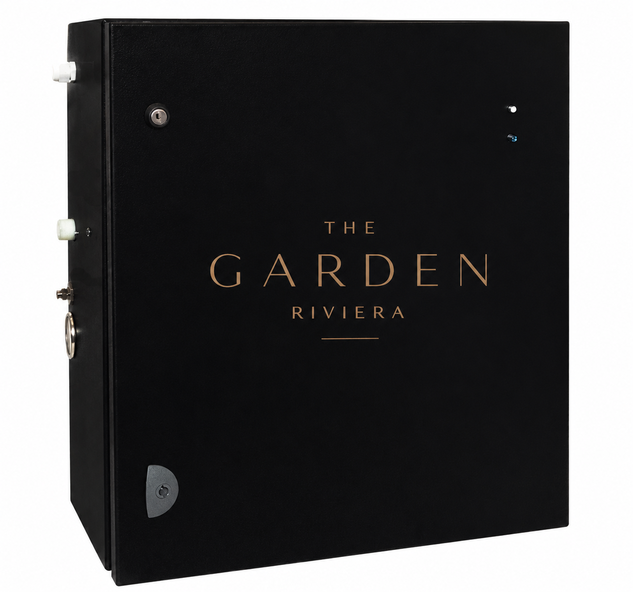 Coffret noir du système Garden Riviera, avec le logo The Garden Riviera sur sa façade